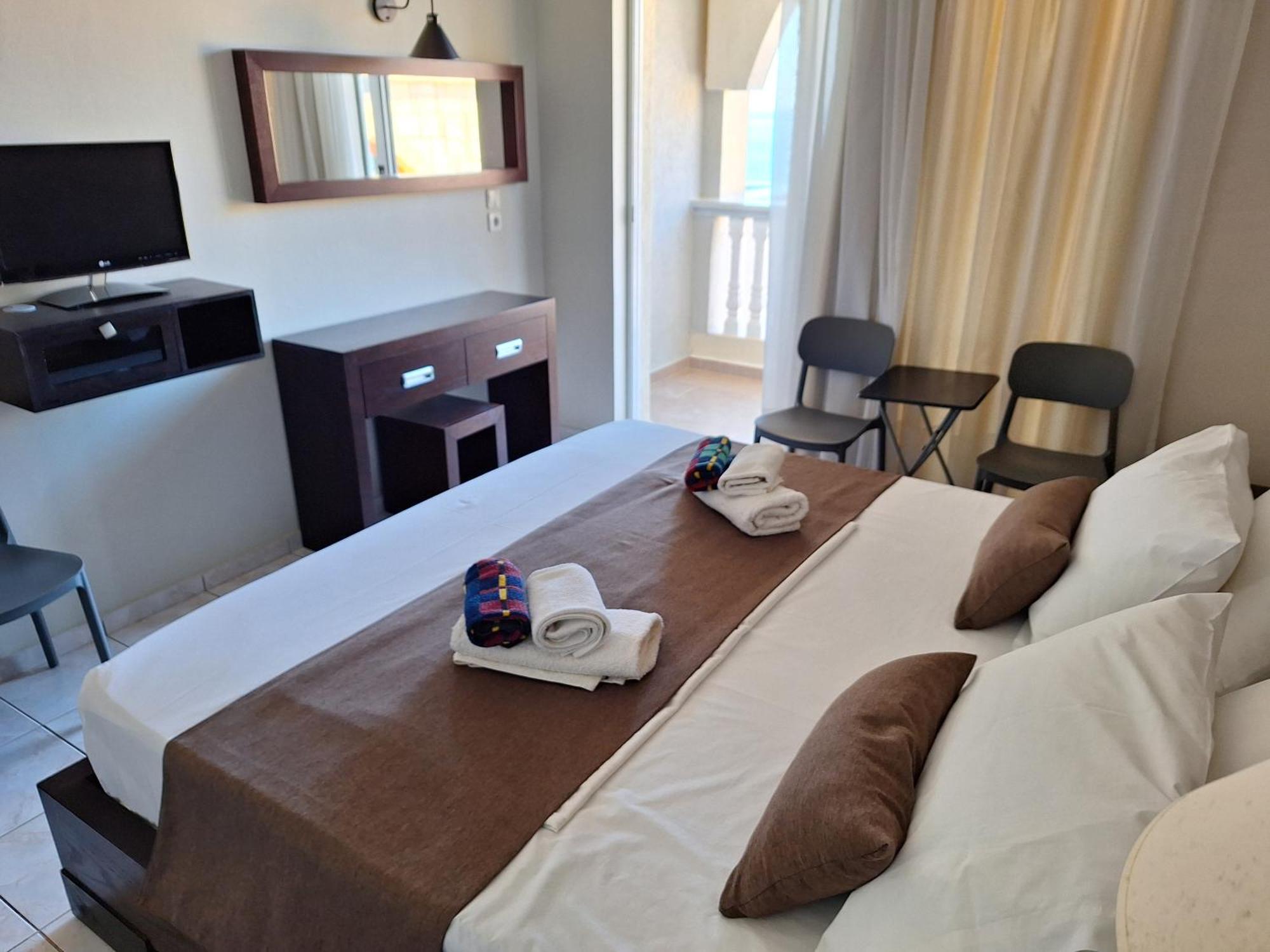 Castle Hotel Himare Eksteriør bilde